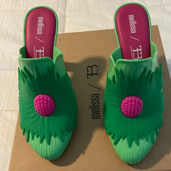 Shoes - Fun petal green and pink high heels